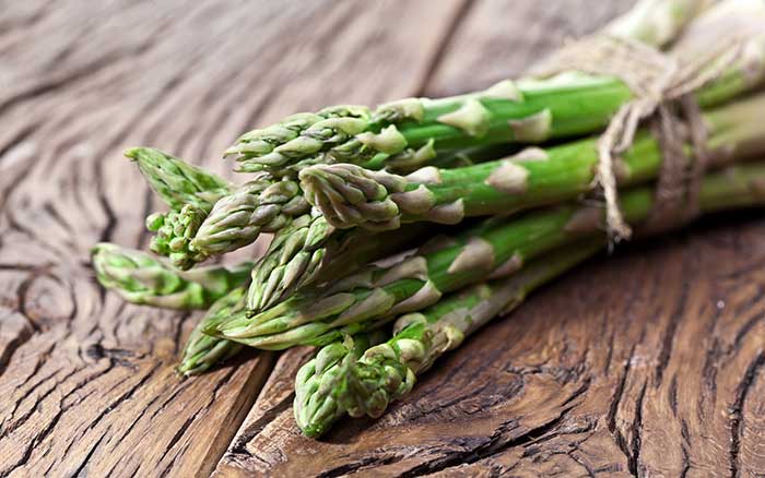 Primizie di marzo: asparagi e nespole