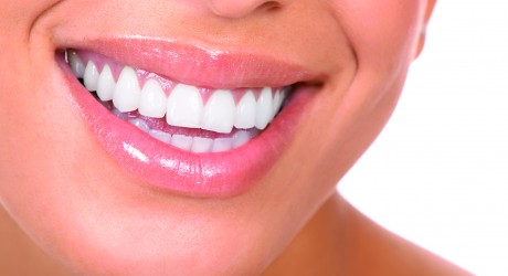 Ritocchi estetici dal dentista: chi può farlo?