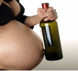 L'alcol va abolito in gravidanza